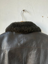 Load image into Gallery viewer, 1970s Shearling Leather Flight Jackett
