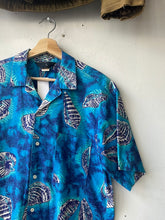 Load image into Gallery viewer, 1970s/&#39;80s Shell Hawaiian Shirt
