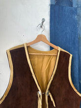 Load image into Gallery viewer, 1970s Suede Western Vest
