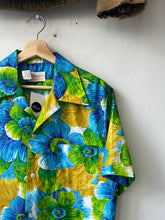 Load image into Gallery viewer, 1960s/&#39;70s Pomare Tahiti Hawaiian Shirt
