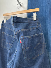 Load image into Gallery viewer, 1970s/80s Levis Selvedge 501 - 34x33
