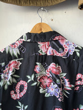 Load image into Gallery viewer, 1980s Hilo Hattie Hawaiian Shirt
