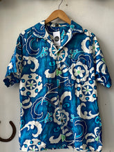 Load image into Gallery viewer, 1970s Hawaiian Shirt
