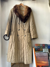 Load image into Gallery viewer, 1970s Fur Collar Coat
