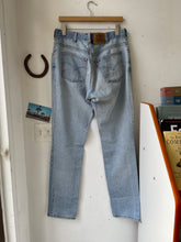 Load image into Gallery viewer, 1990s Levi’s Orange Tab 33×33.5
